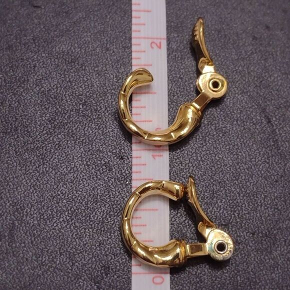 Vintage gold tone Monet clip on earrings - Picture 7 of 11